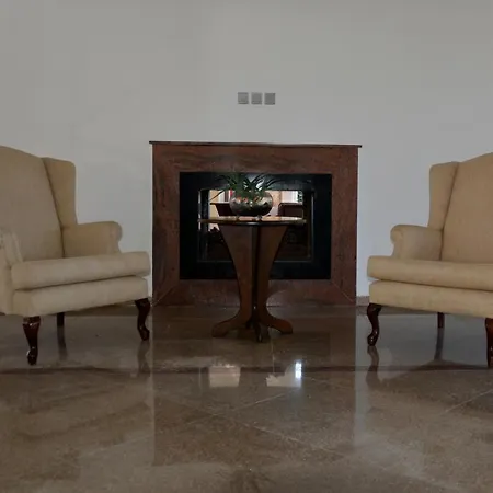 Club Lapethos Bungalow فندق