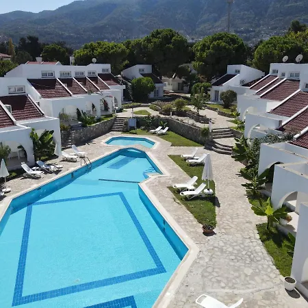 Club Lapethos Bungalow فندق