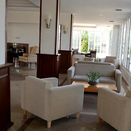Club Lapethos Bungalow קיירניה