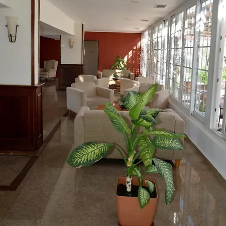 Club Lapethos Bungalow מלון 3*