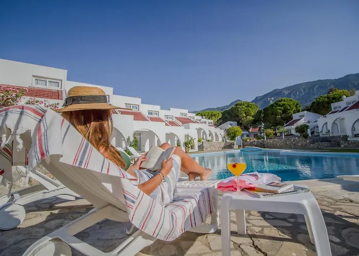 ホテル Club Lapethos Bungalow キレニア