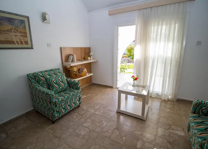 Club Lapethos Bungalow ホテル キレニア